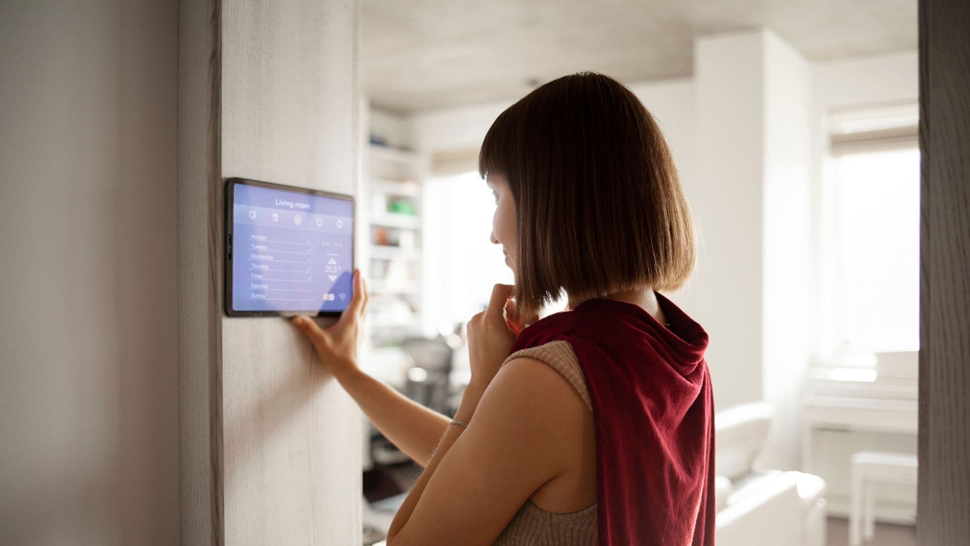 A woman using telemetry to monitor the house. Photo by www.freepik.com